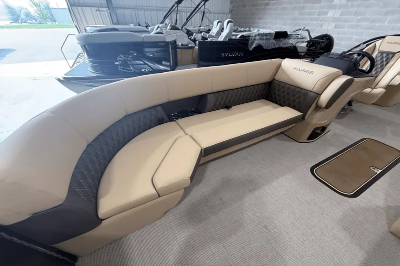 Slide: The Image of Harris 230 Sunliner 2025 - 3