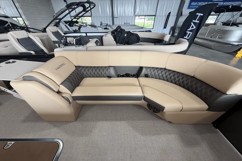 Slide: The Image of Harris 230 Sunliner 2025 - 5