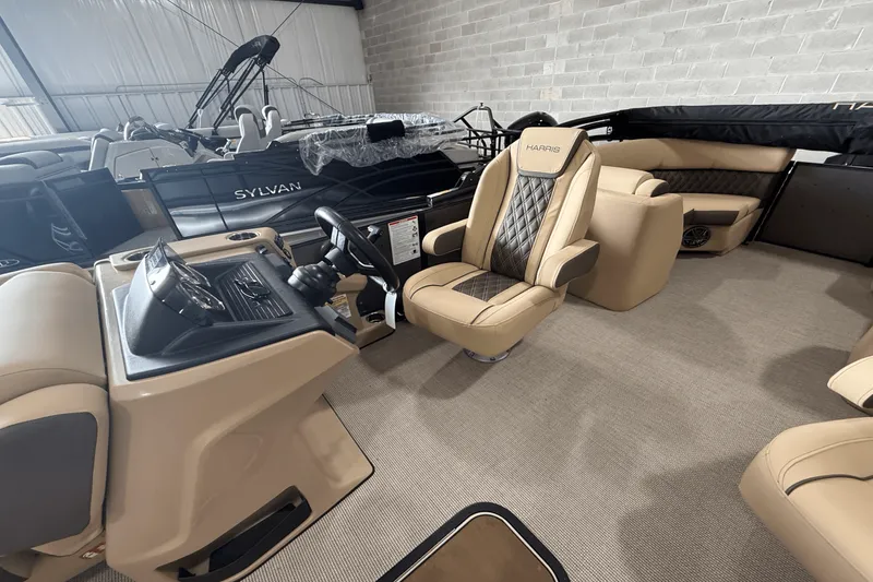 Slide: The Image of Harris 230 Sunliner 2025 - 9