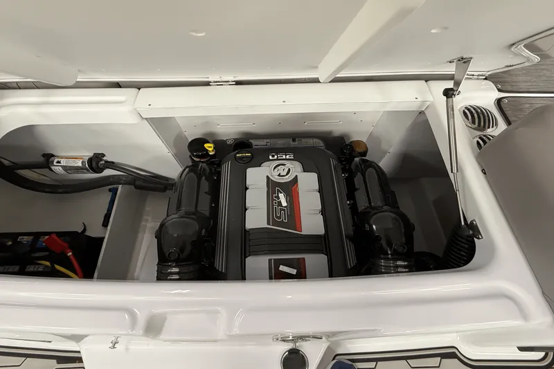 Slide: The Image of Four Winns HD3 2025 - 29