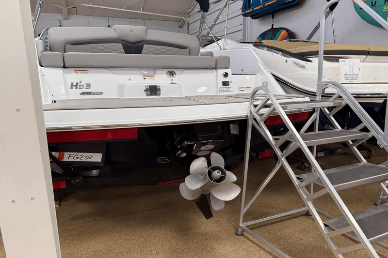 Slide: The Image of Four Winns HD3 2025 - 31