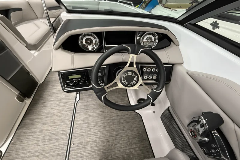 Slide: The Image of Four Winns HD3 2025 - 7