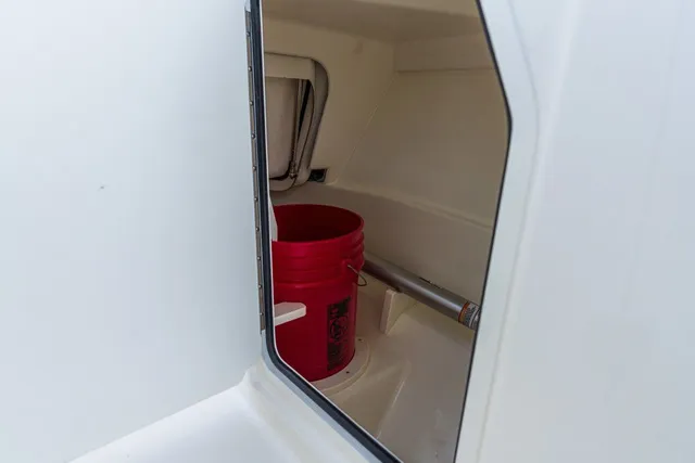 Slide: The Image of Boston Whaler 210 Vantage 2026 - 7