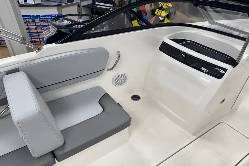 Slide: The Image of Bayliner VR4OB 2025 - 10