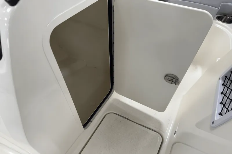 Slide: The Image of Bayliner VR4OB 2025 - 14