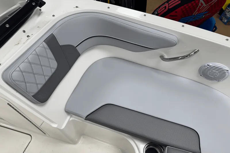 Slide: The Image of Bayliner VR4OB 2025 - 5