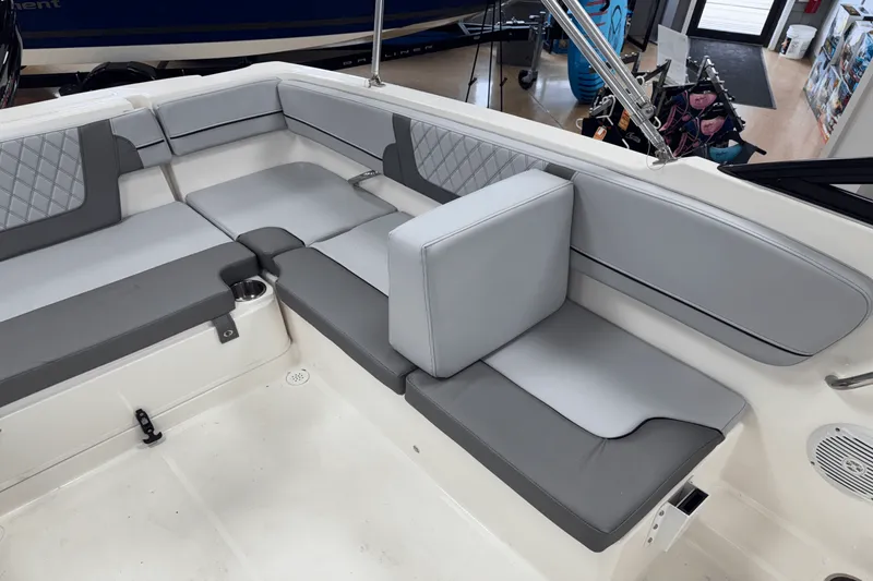 Slide: The Image of Bayliner VR4OB 2025 - 8