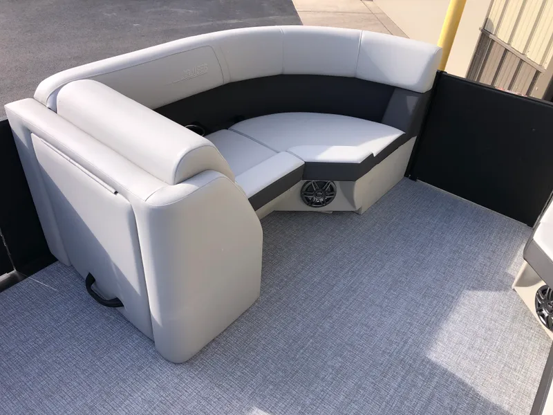 Slide: The Image of Harris 210 Cruiser 2025 - 12