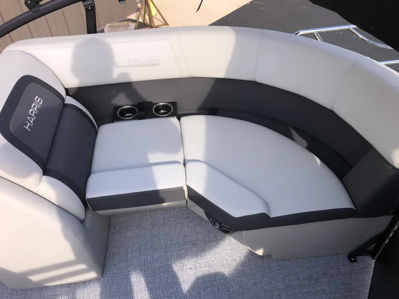 Slide: The Image of Harris 210 Cruiser 2025 - 21