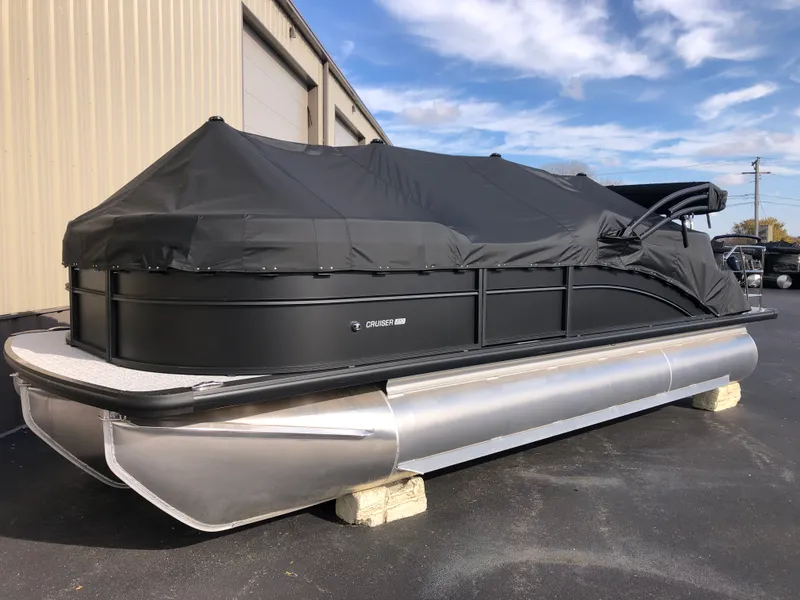 Slide: The Image of Harris 210 Cruiser 2025 - 6