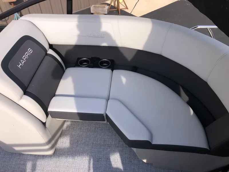 Slide: The Image of Harris 210 Cruiser 2025 - 8