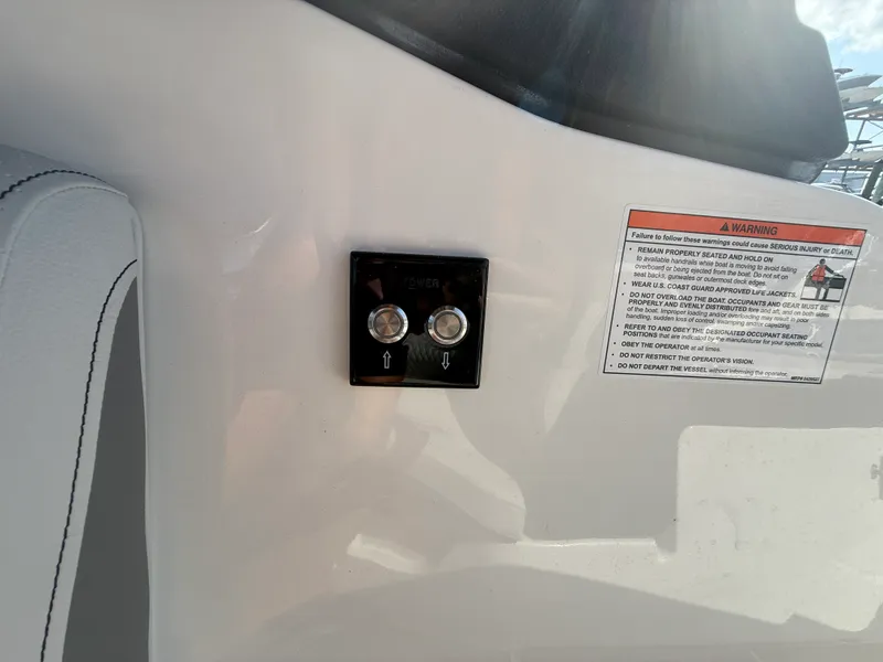 Slide: The Image of Sea Ray SLX 260 Outboard 2026 - 18