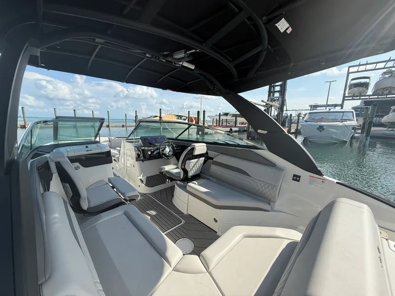 Slide: The Image of Sea Ray SLX 260 Outboard 2026 - 22