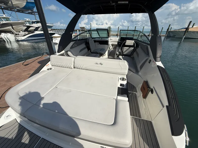 Slide: The Image of Sea Ray SLX 260 Outboard 2026 - 20