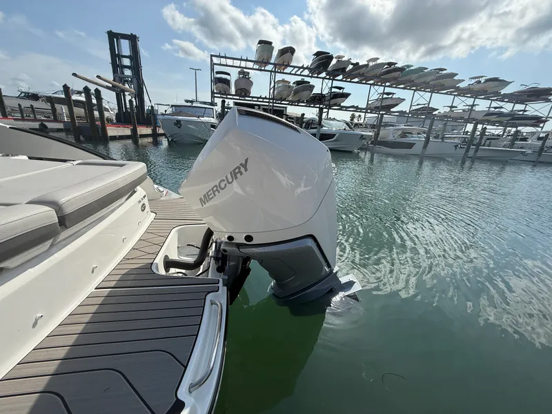 Slide: The Image of Sea Ray SLX 260 Outboard 2026 - 23