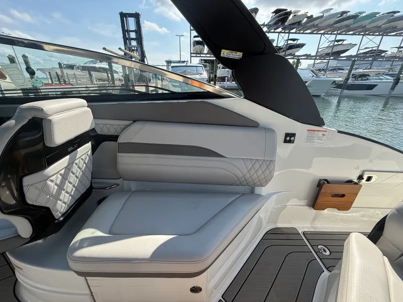 Slide: The Image of Sea Ray SLX 260 Outboard 2026 - 15