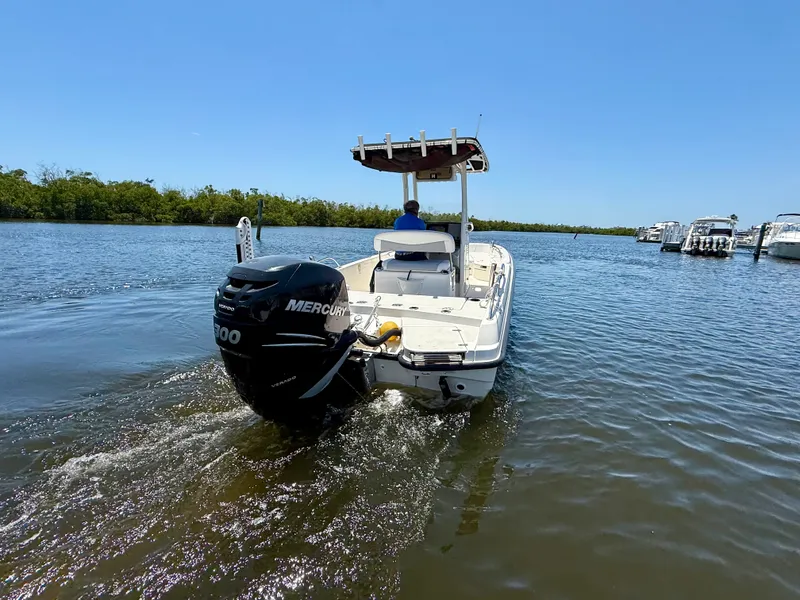 Slide: The Image of Boston Whaler 240 DAUNTLESS 2015 - 11