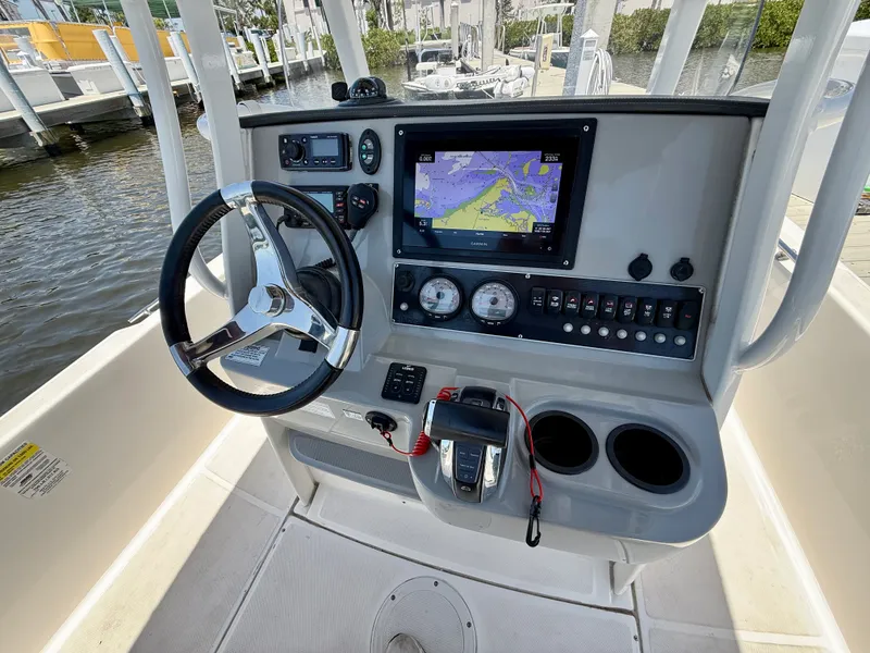 Slide: The Image of Boston Whaler 240 DAUNTLESS 2015 - 20