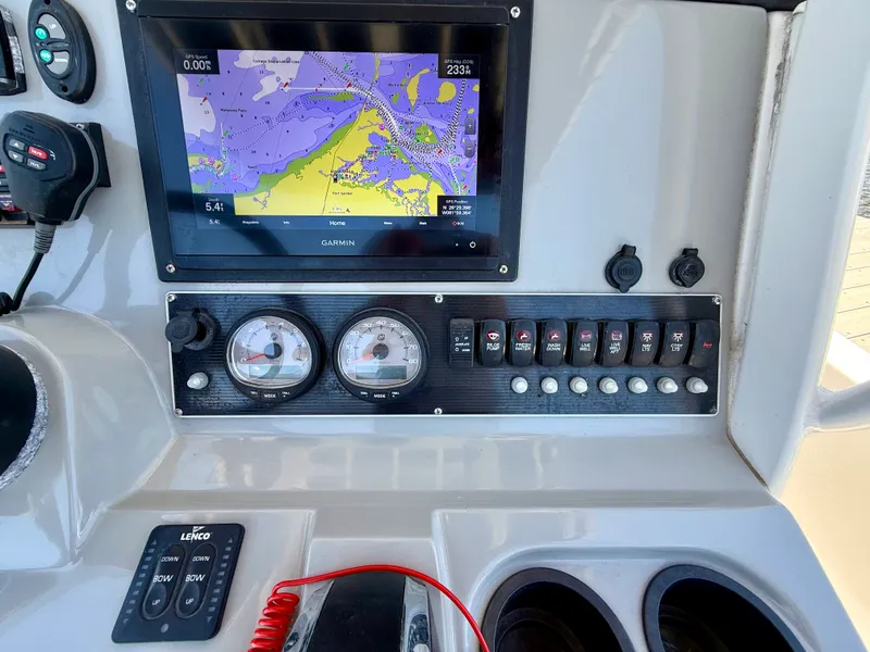 Slide: The Image of Boston Whaler 240 DAUNTLESS 2015 - 21
