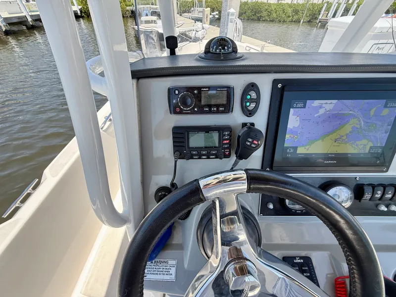 Slide: The Image of Boston Whaler 240 DAUNTLESS 2015 - 22