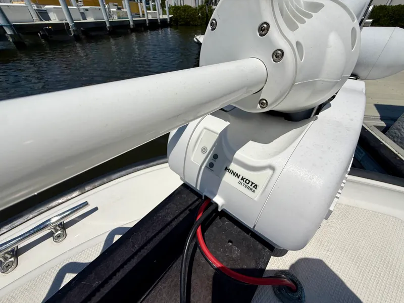 Slide: The Image of Boston Whaler 240 DAUNTLESS 2015 - 34