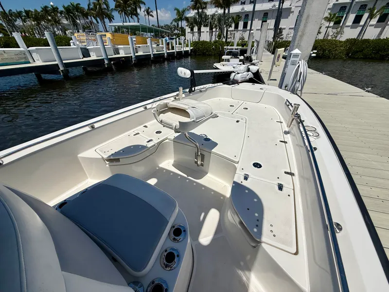Slide: The Image of Boston Whaler 240 DAUNTLESS 2015 - 35
