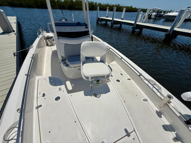 Slide: The Image of Boston Whaler 240 DAUNTLESS 2015 - 38