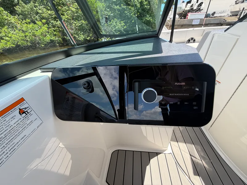 Slide: The Image of Sea Ray 270 SDX OB 2025 - 46