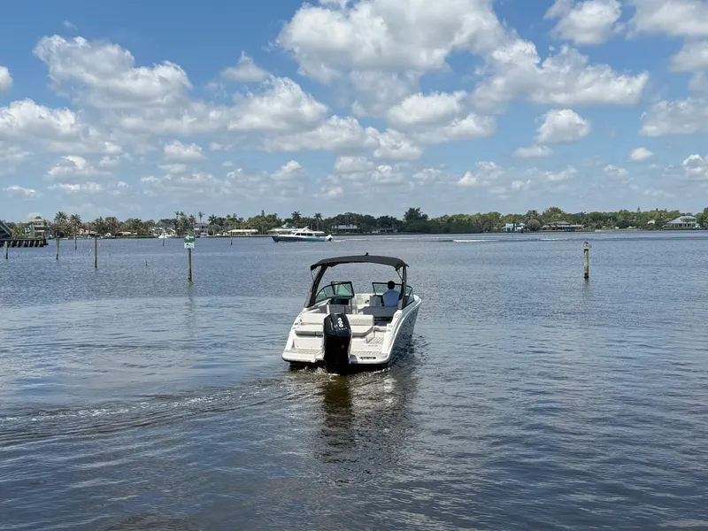 Slide: The Image of Sea Ray 270 SDX OB 2025 - 7
