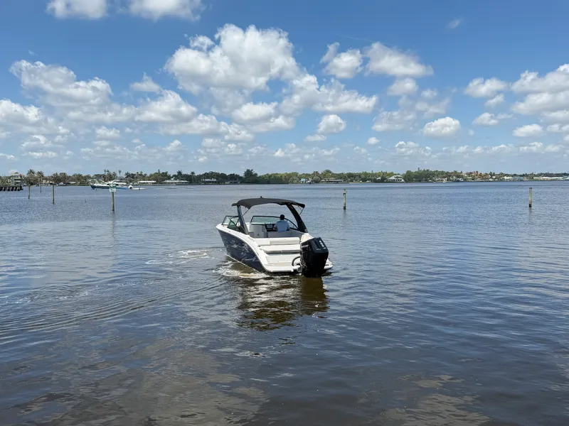 Slide: The Image of Sea Ray 270 SDX OB 2025 - 8