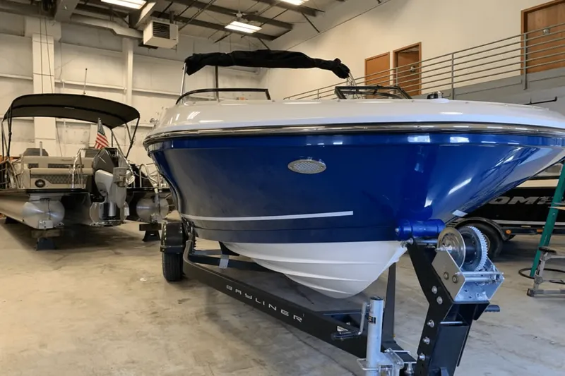 The Image of Bayliner VR5 Bowrider I/O 2021 - 0