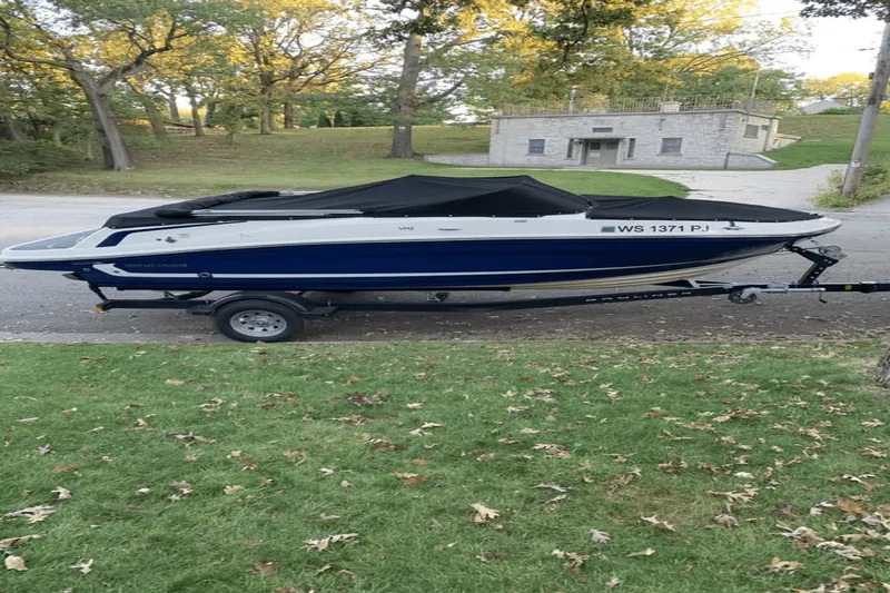 Slide: The Image of Bayliner VR5 Bowrider I/O 2021 - 16