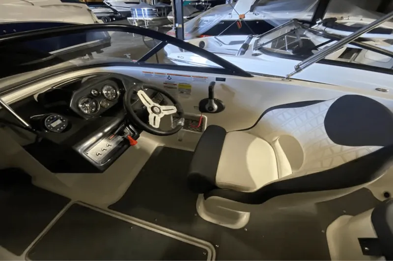 Slide: The Image of Bayliner VR5 Bowrider I/O 2021 - 2