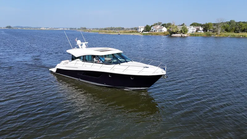 Slide: The Image of Tiara 53 COUPE 2018 - 13