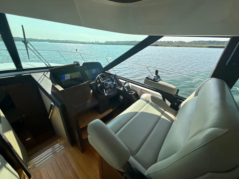 Slide: The Image of Tiara 53 COUPE 2018 - 24