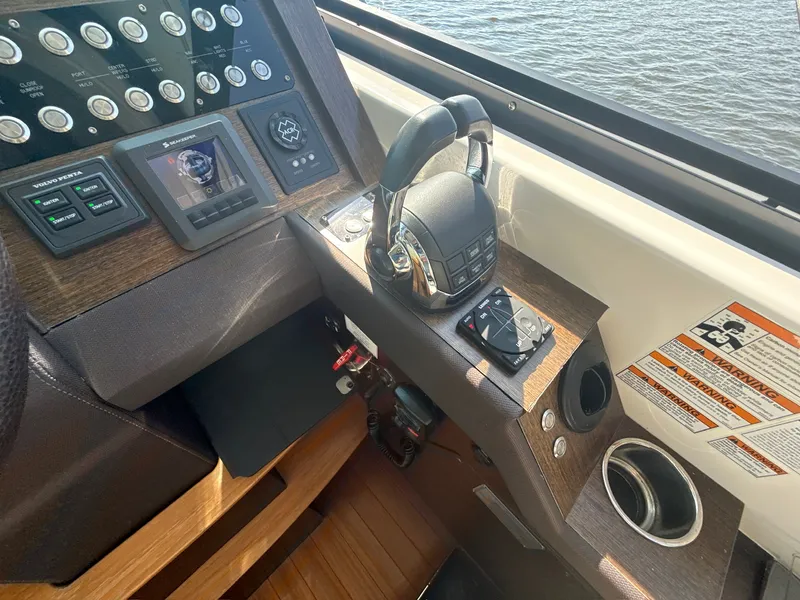 Slide: The Image of Tiara 53 COUPE 2018 - 30