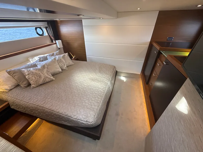 Slide: The Image of Tiara 53 COUPE 2018 - 34