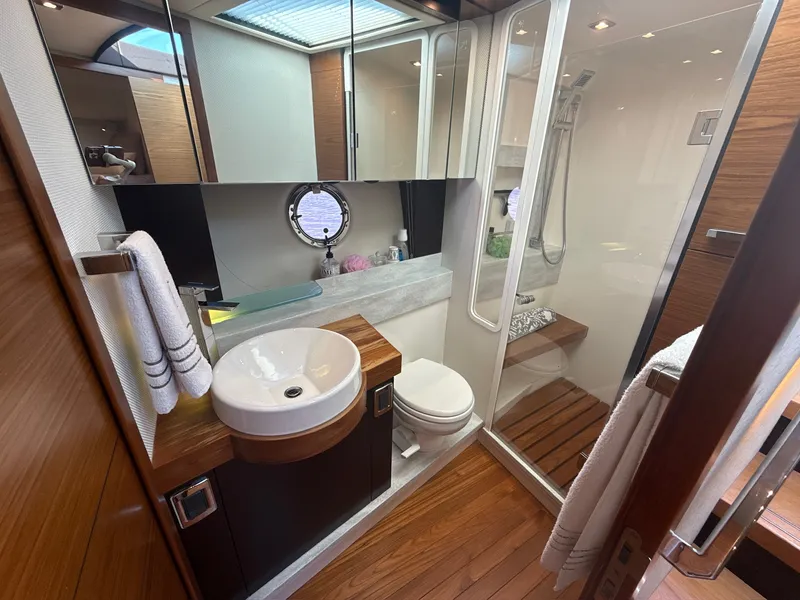 Slide: The Image of Tiara 53 COUPE 2018 - 38