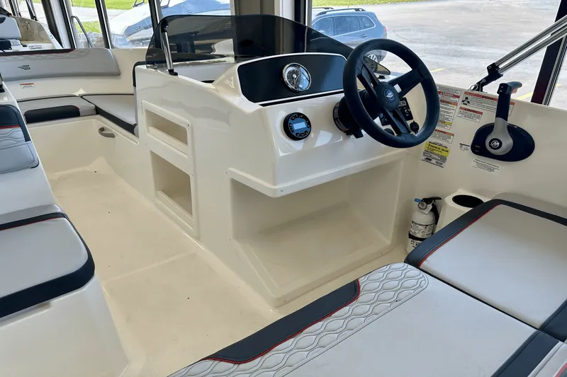 Slide: The Image of Bayliner M17 2025 - 17