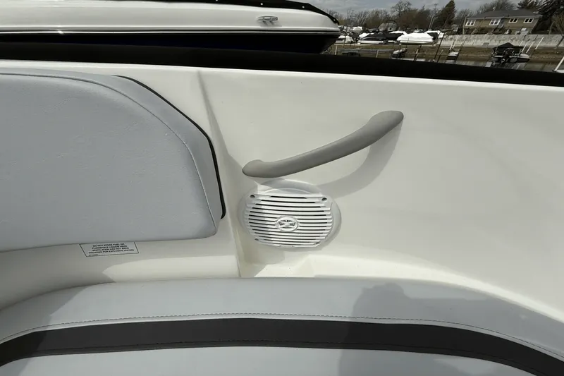 Slide: The Image of Bayliner M17 2025 - 36