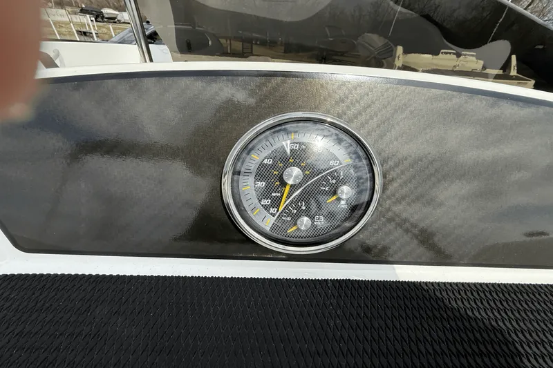 Slide: The Image of Bayliner M17 2025 - 45