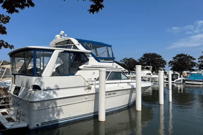 Slide: The Image of Sea Ray 380 AFT CABIN 1990 - 1