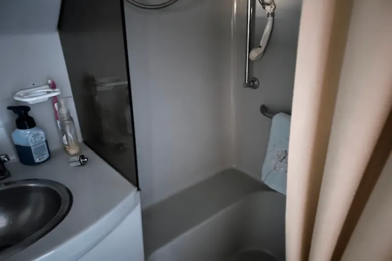 Slide: The Image of Sea Ray 380 AFT CABIN 1990 - 13