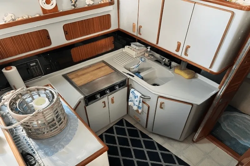Slide: The Image of Sea Ray 380 AFT CABIN 1990 - 15