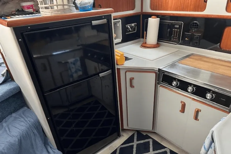 Slide: The Image of Sea Ray 380 AFT CABIN 1990 - 16