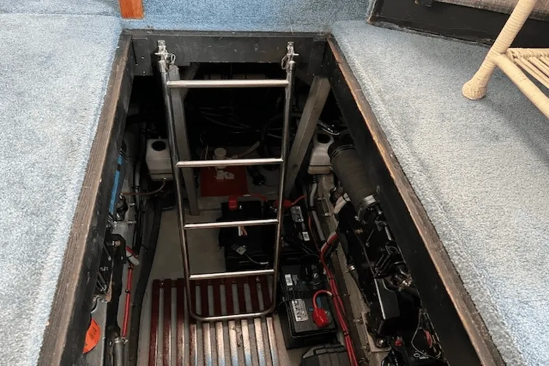 Slide: The Image of Sea Ray 380 AFT CABIN 1990 - 17