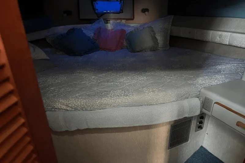 Slide: The Image of Sea Ray 380 AFT CABIN 1990 - 18