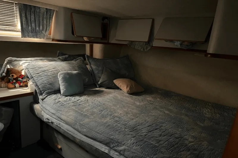 Slide: The Image of Sea Ray 380 AFT CABIN 1990 - 21