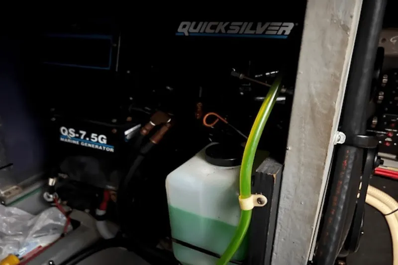 Slide: The Image of Sea Ray 380 AFT CABIN 1990 - 25