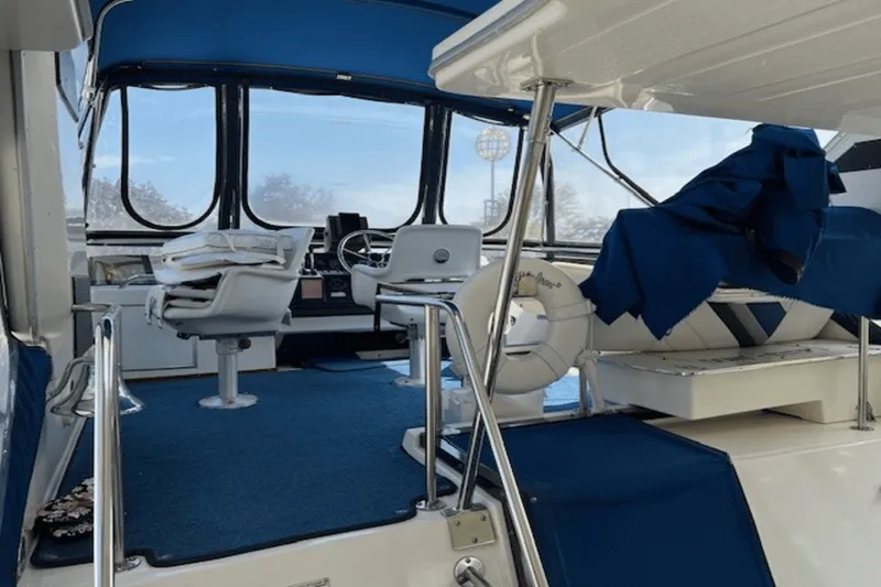 Slide: The Image of Sea Ray 380 AFT CABIN 1990 - 4